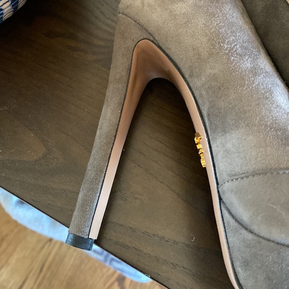 Authentic Prada platform heels - Picture 7 of 16